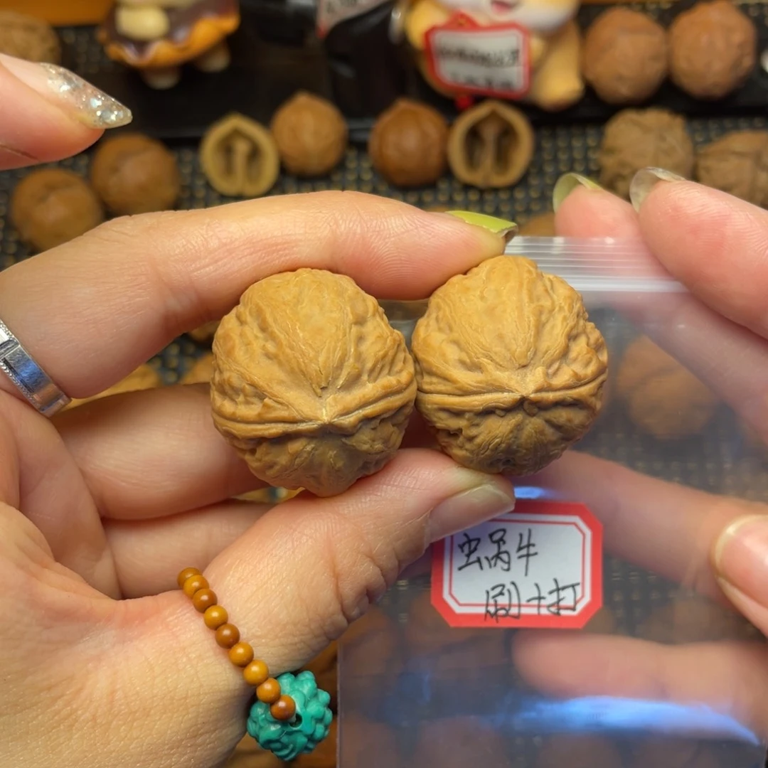 蜗***牛文玩核桃吊坠32尺全品矮桩小龙珠