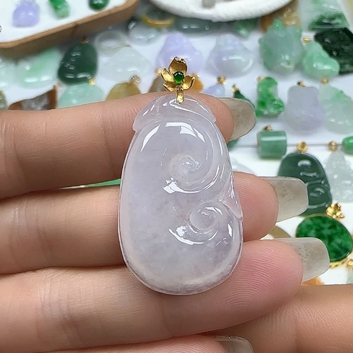 翡翠颈饰未镶嵌白冰如意