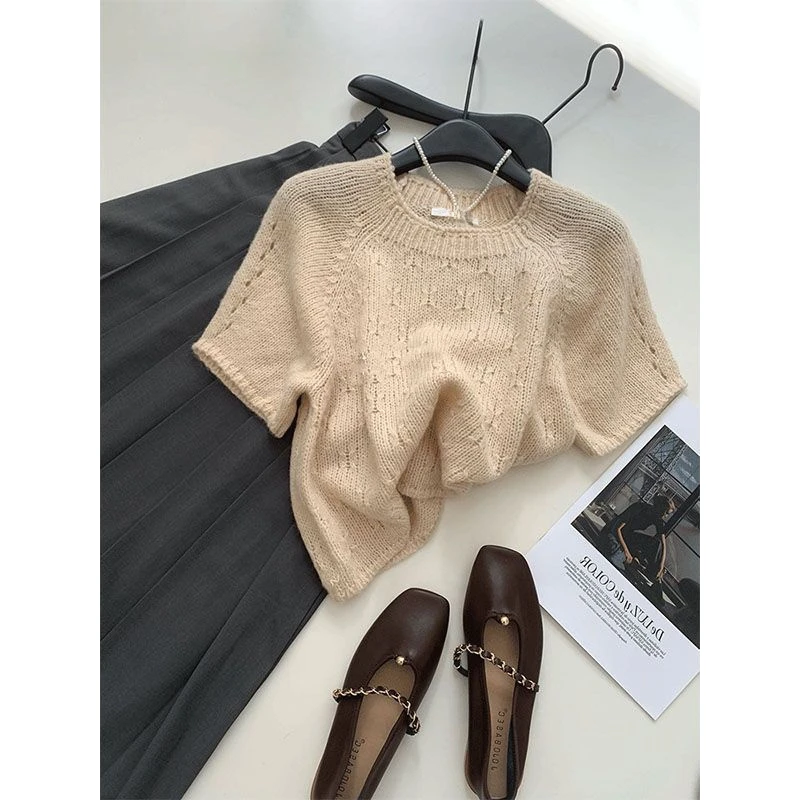 颜值拉满！太好看了！小众不撞款独特上衣超好看减龄杏色圆领针织衫