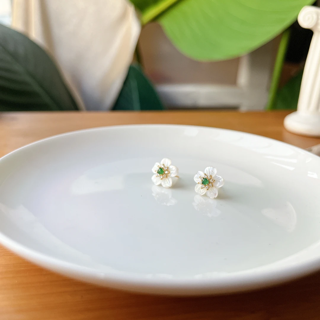 【郭老师】约2.5mm翡翠白贝耳钉