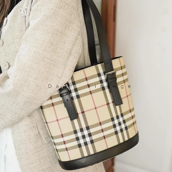 95新 BURBERRY/博柏利 大吉中古th/Burberry博柏利格纹水桶包