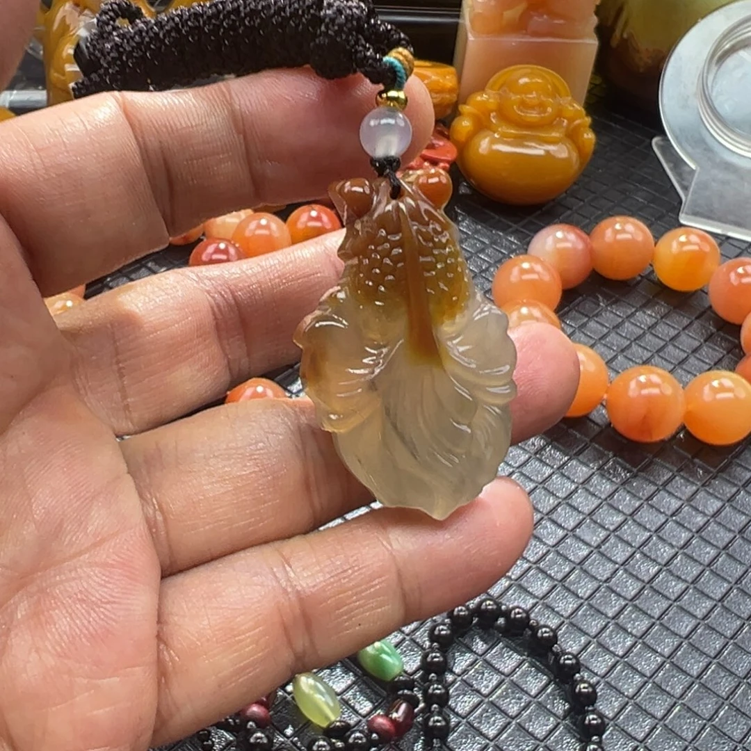 石英质玉未镶嵌颈饰