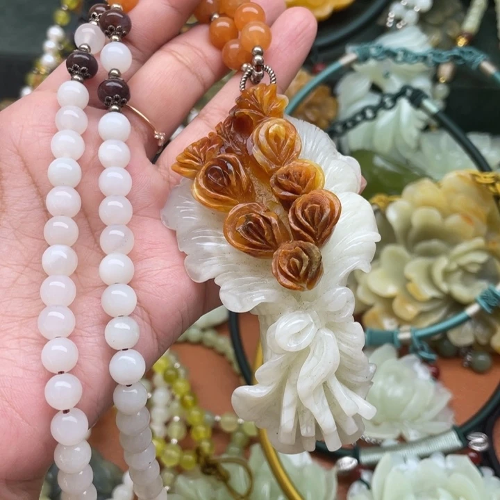 蛇纹石玉吊坠合金