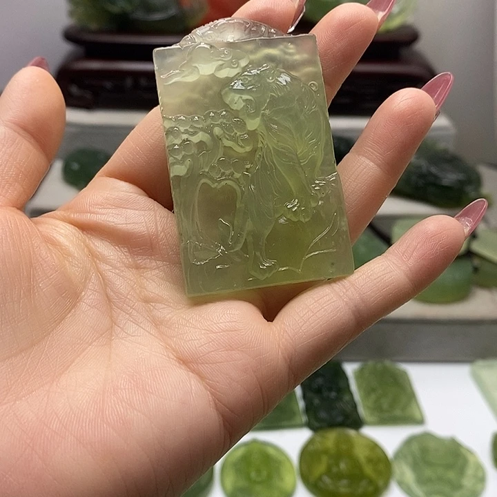 蛇纹石玉未镶嵌挂件