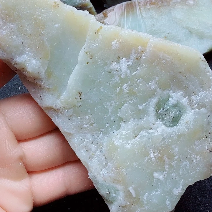 未镶嵌和田玉（糖玉）珠宝半成品