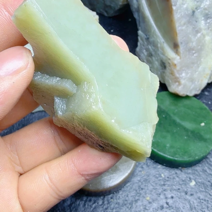 和田玉（糖玉）未镶嵌珠宝奇石