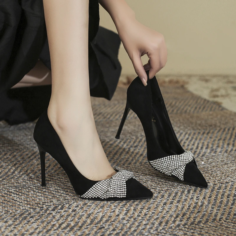 2025新款尖头黑色高跟鞋女水钻细跟单鞋大码春秋气质时尚百搭性感