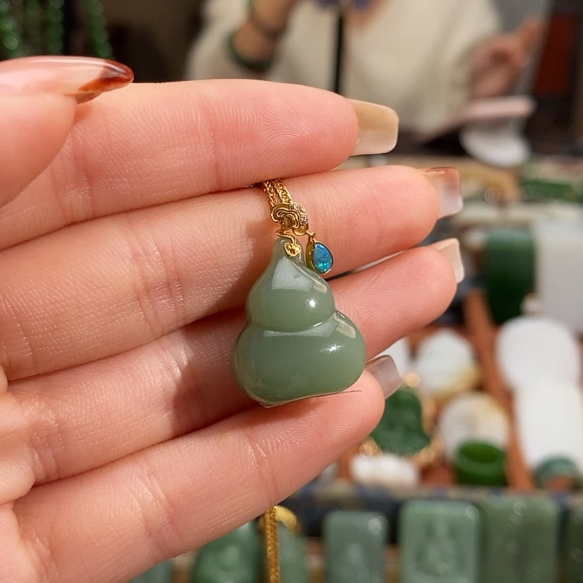 【闪购商品】吊坠(赠链)18K金镶嵌和田玉