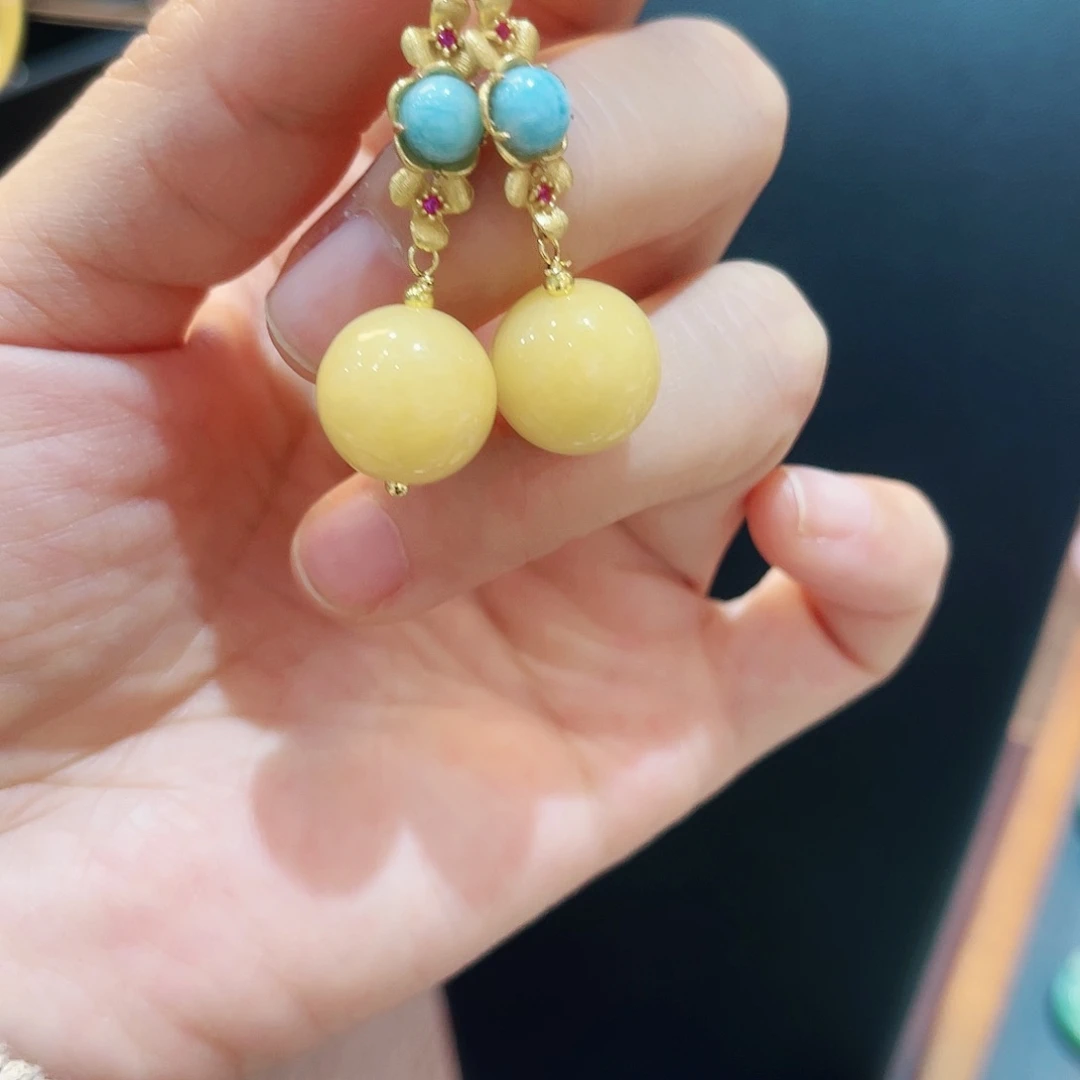 翡翠颈饰未镶嵌耳饰