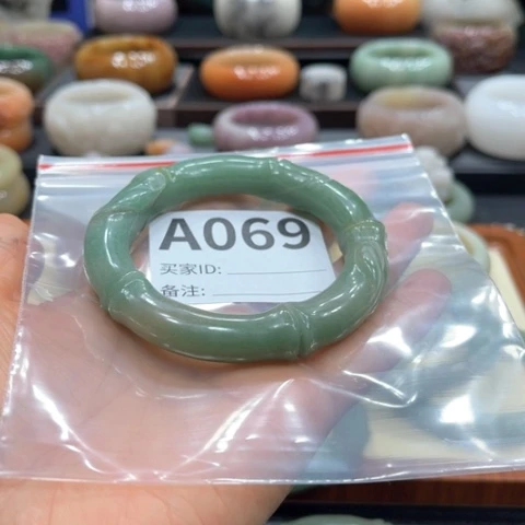 未镶嵌手镯石英质玉
