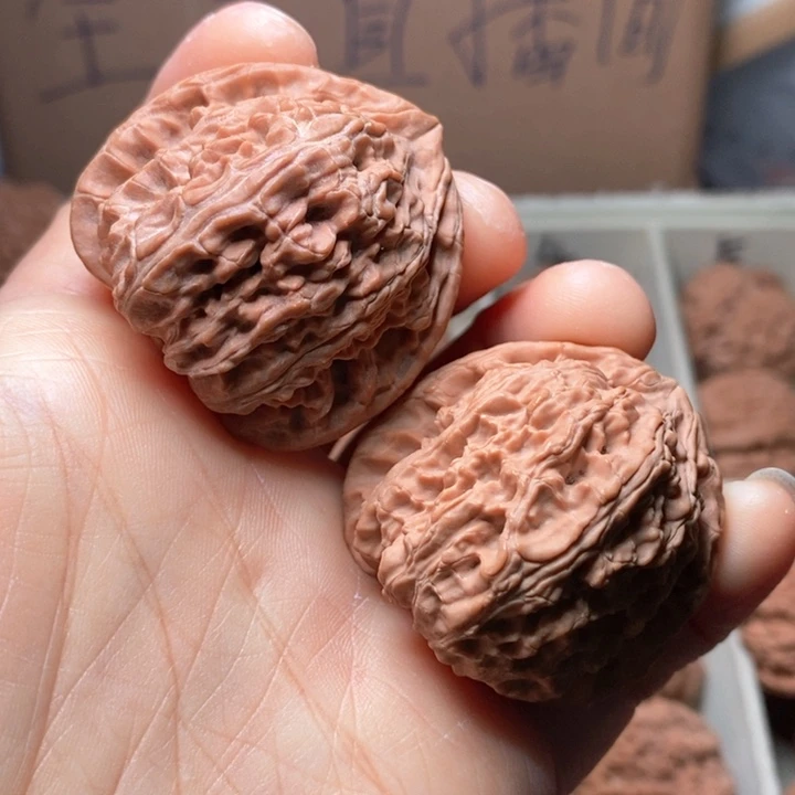 文玩核桃吊坠三角白