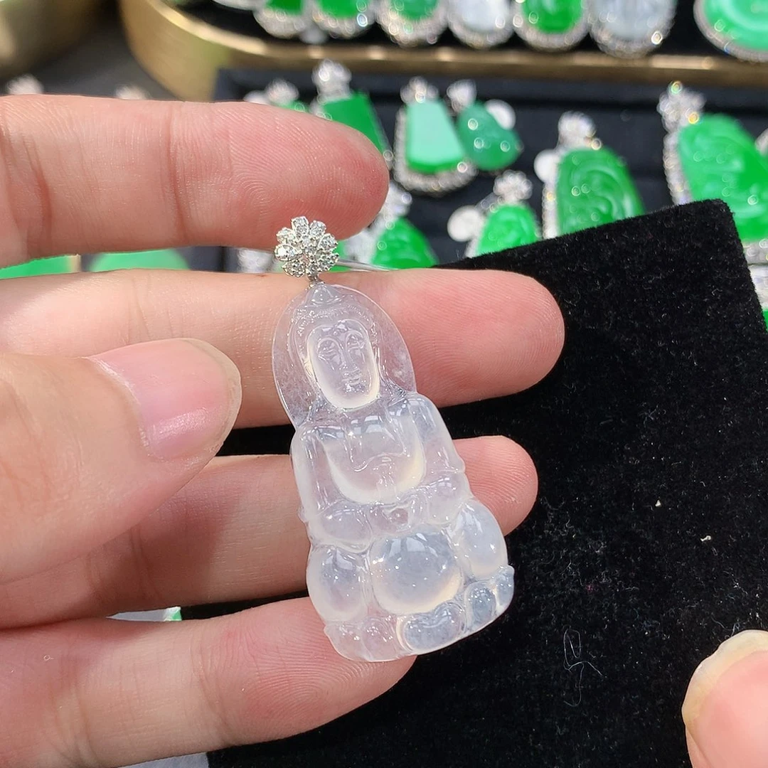 翡翠18K金镶嵌颈饰