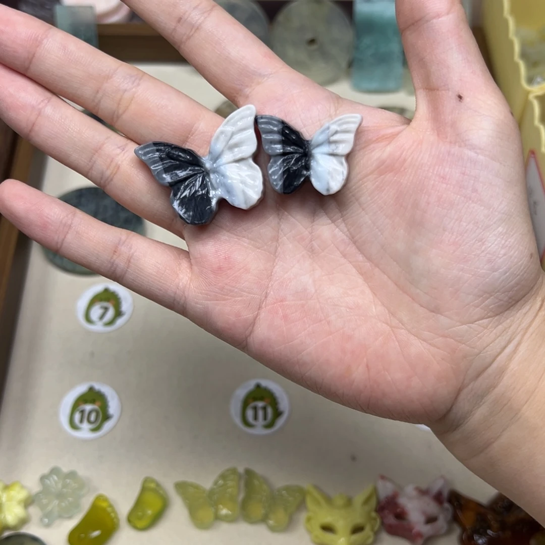鄭***嘻蛇纹石玉合金吊坠(不含链)