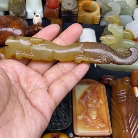 蛇纹石玉未镶嵌颈饰25