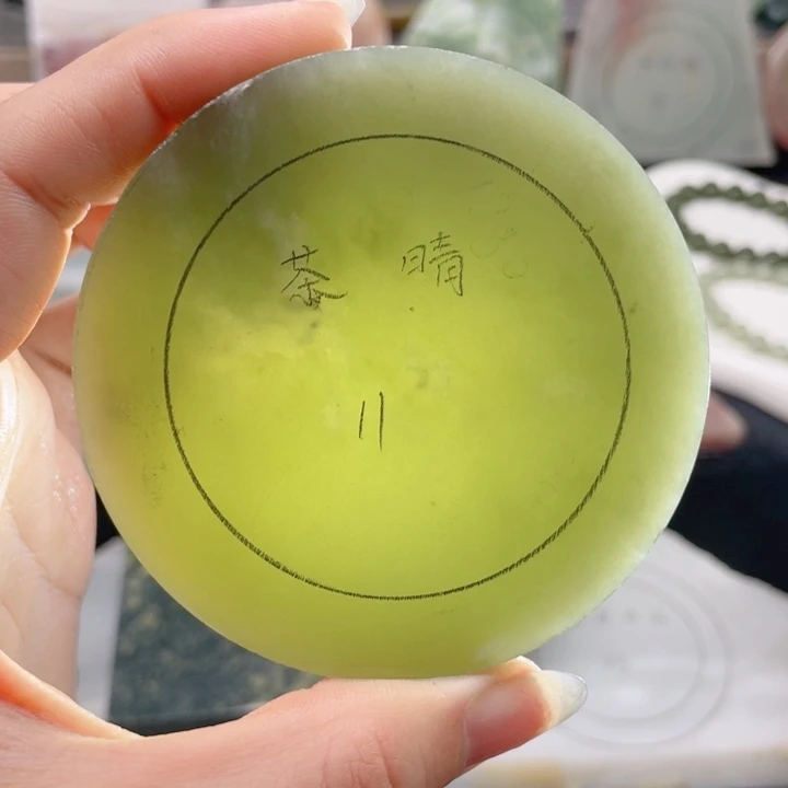 和田玉未镶嵌手镯定制