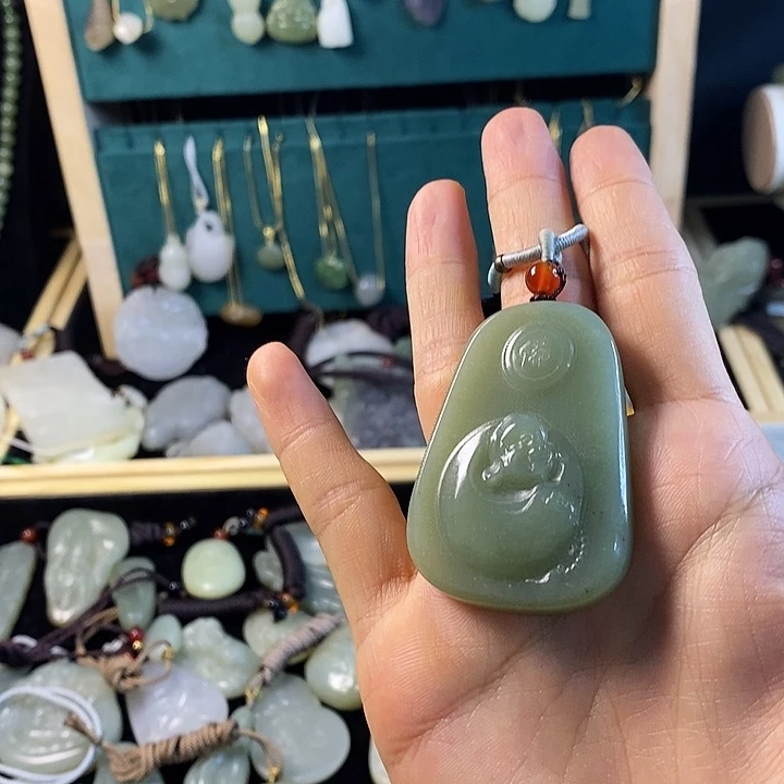 和田玉未镶嵌吊坠(赠链)