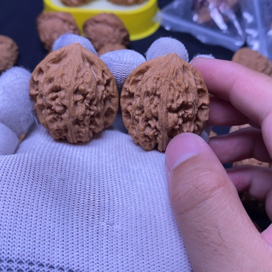 文玩核桃吊坠鸡心