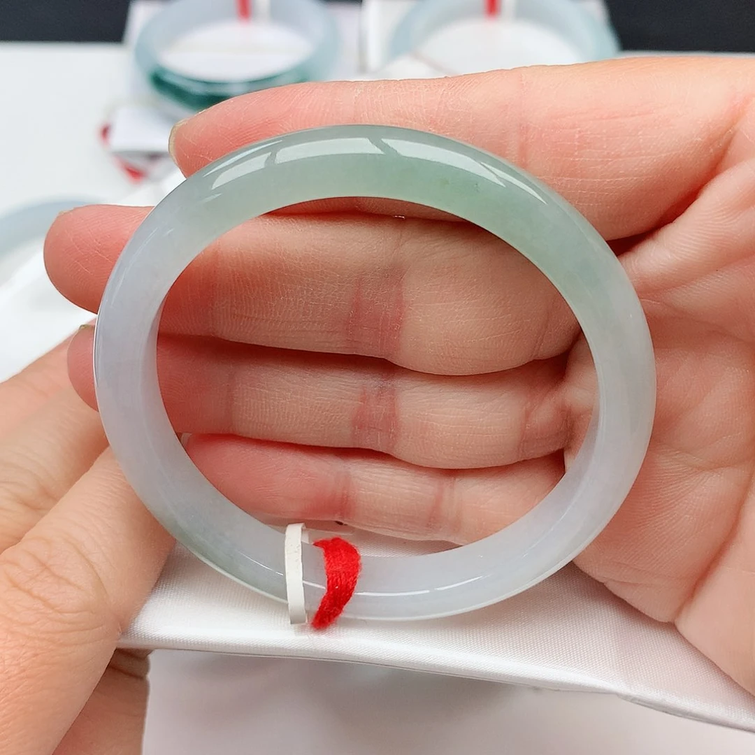 翡翠手镯未镶嵌天然翡翠