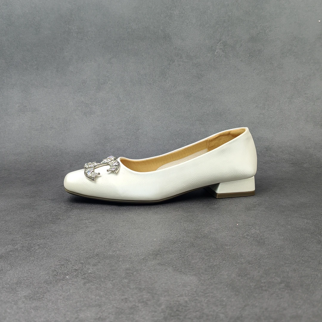 火爆春新款圆头低跟水钻时尚舒适女人味小众浅口女单鞋23908