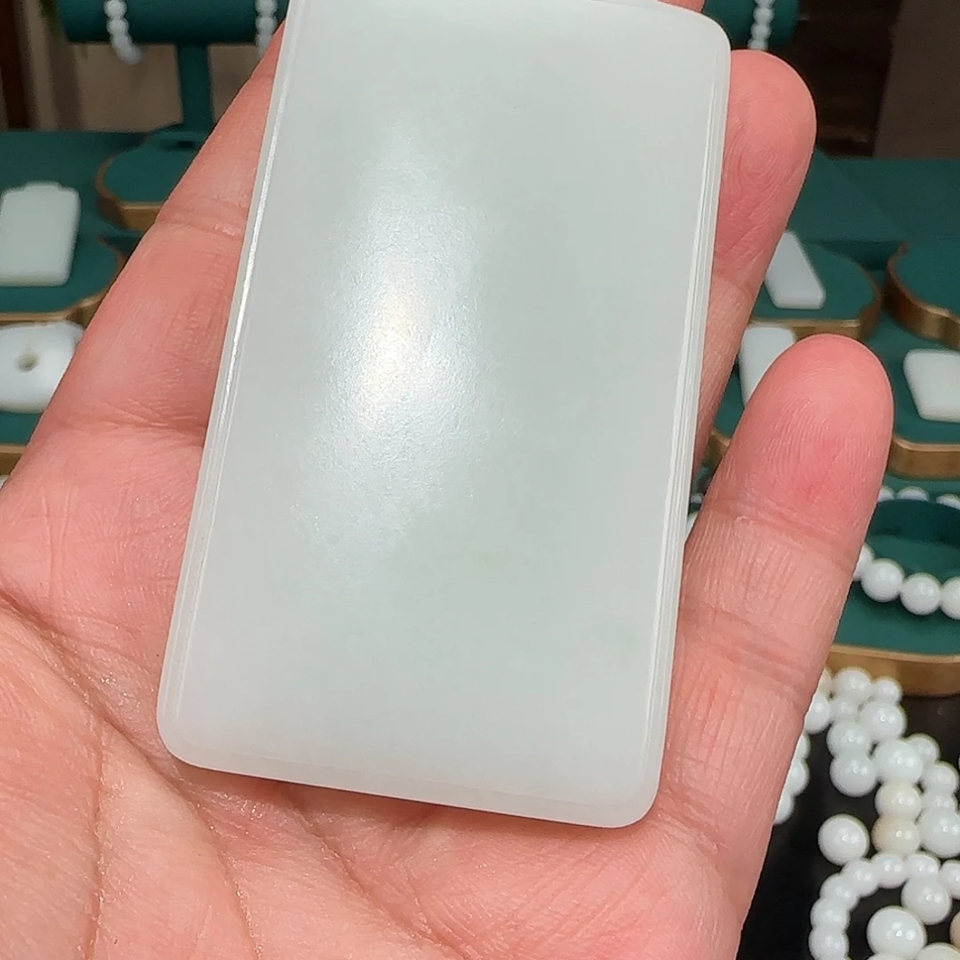 帷***锦和田玉未镶嵌颈饰