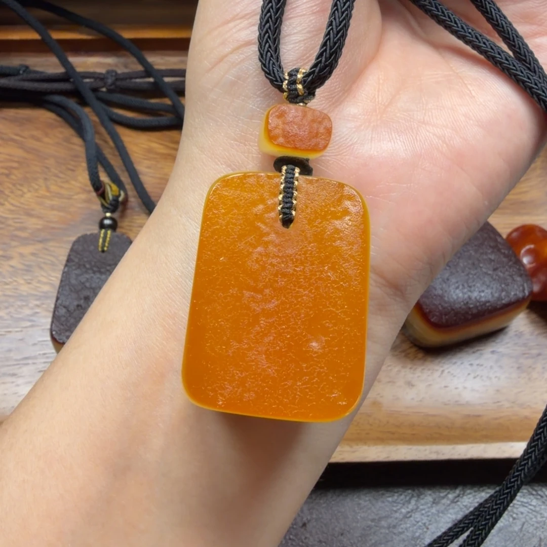 琥珀未镶嵌吊坠(赠链)