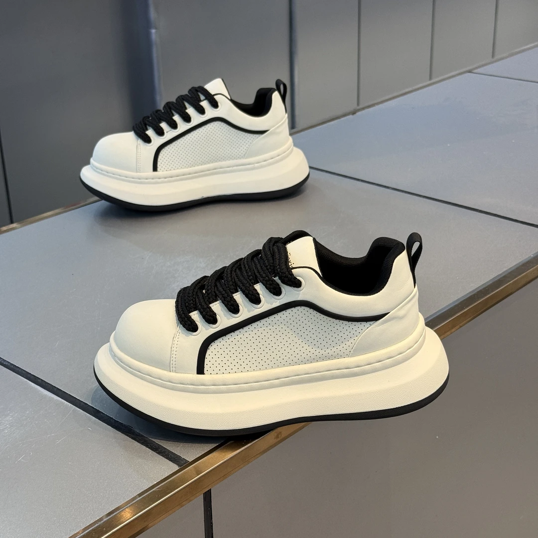 男鞋爆款大头轻便舒适纯色增高秋季板鞋超火简约小众皮面休闲鞋