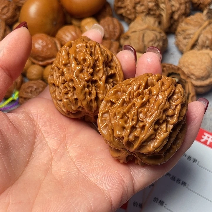 任***傅文玩核桃吊坠鸡心