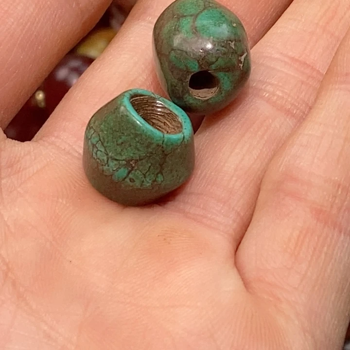 未镶嵌珠子玛瑙/玉髓珠子的颜色是蓝色