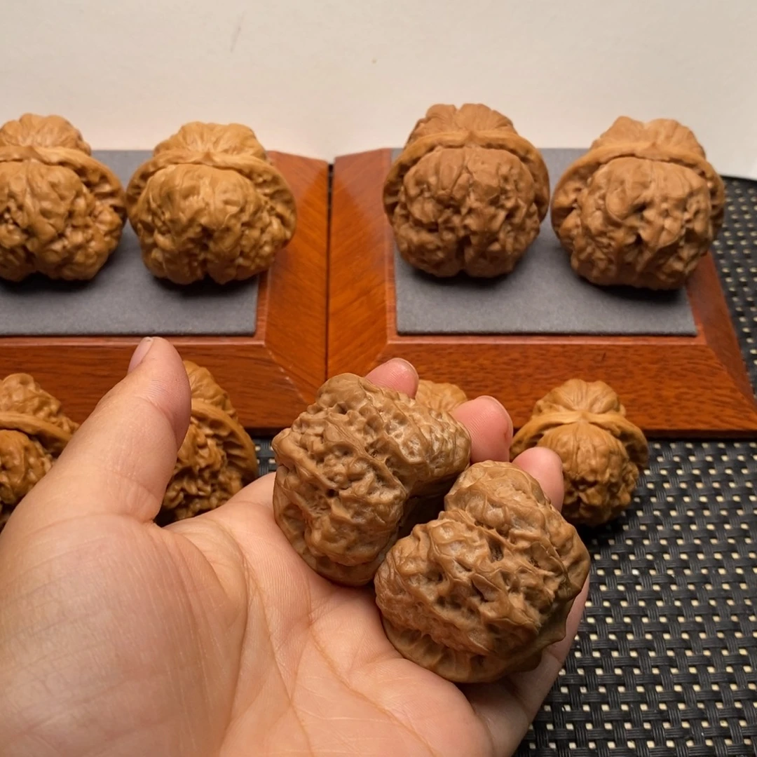 叶***把件文玩核桃全品边40左右