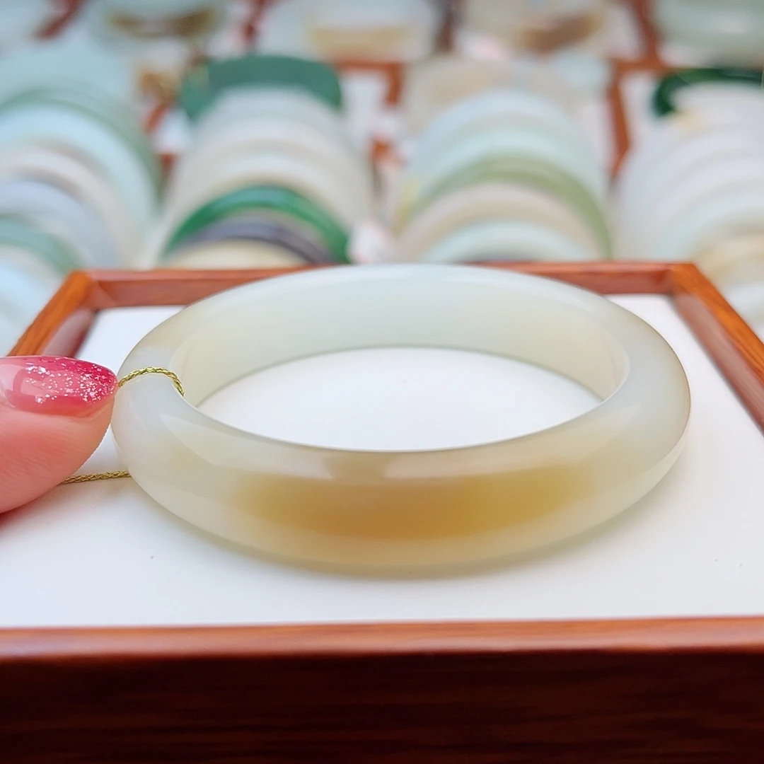 和田玉未镶嵌手镯51