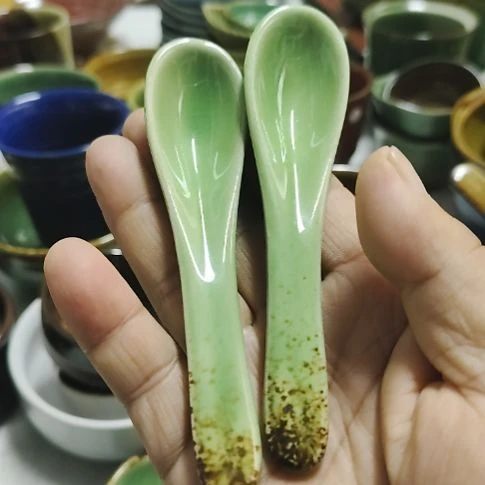 瓷片瓷片，各种摆件，均有瑕疵。沙锅！