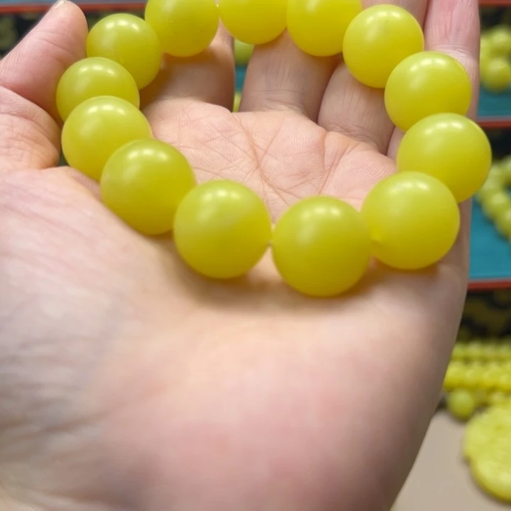 自***业非金属新疆若羌黄口手串