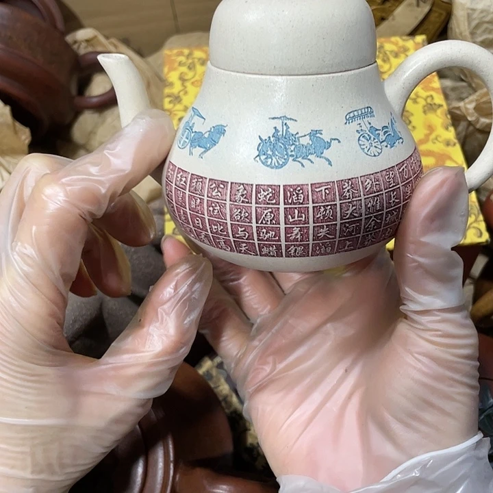 茶壶紫砂原矿泥料，手工制作一把紫砂壶。