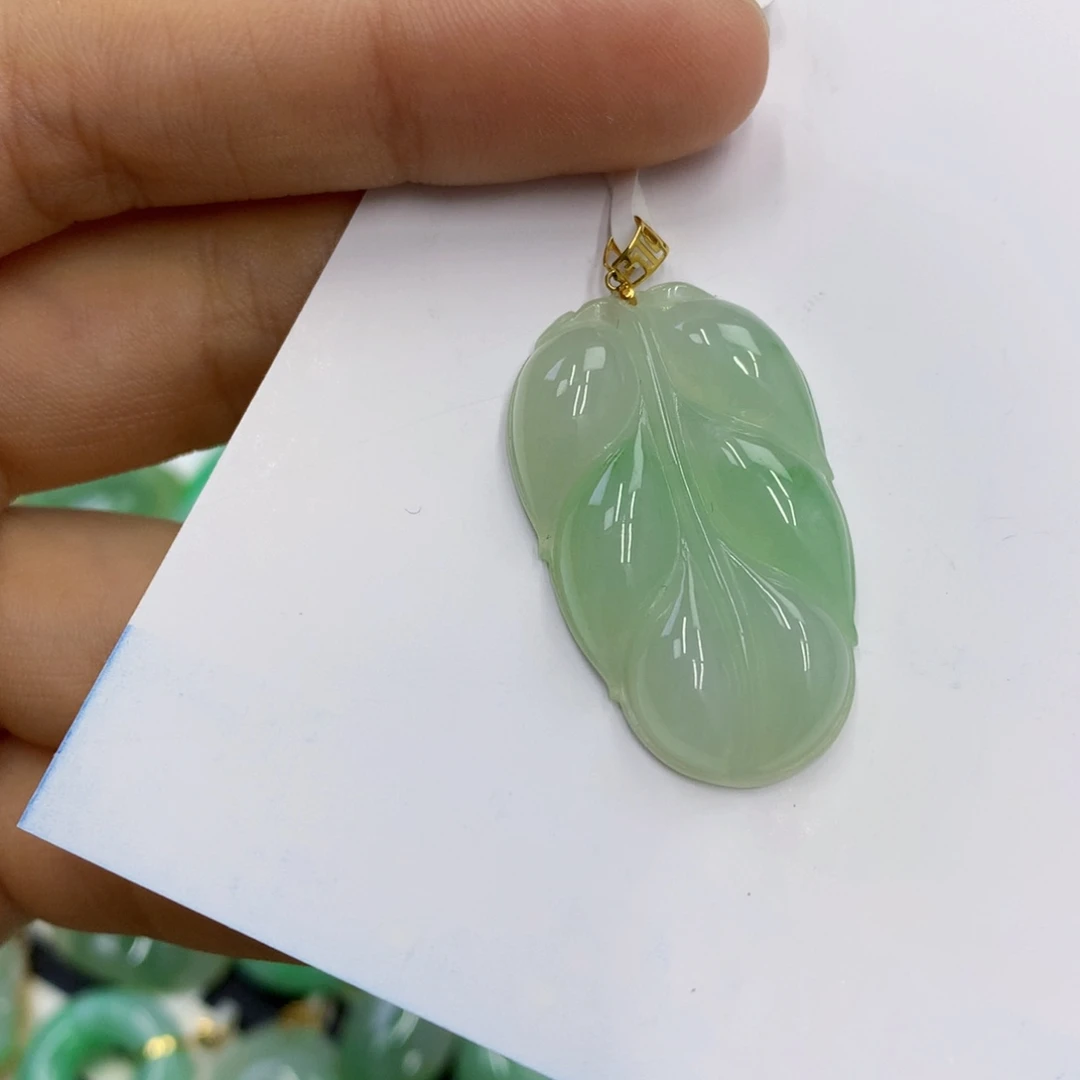 翡翠18K金镶嵌颈饰翡翠