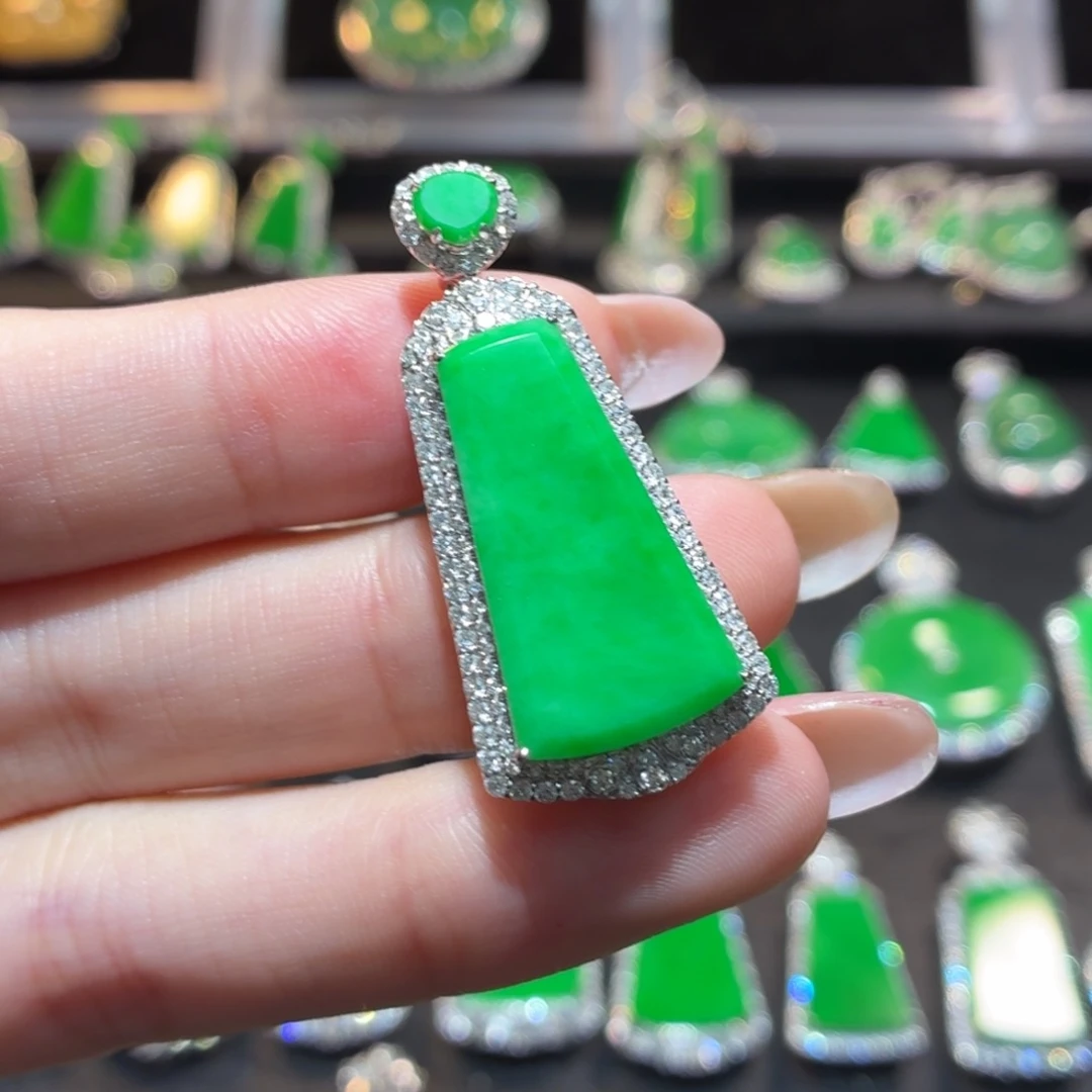 翡翠18K金镶嵌吊坠(不含链)90