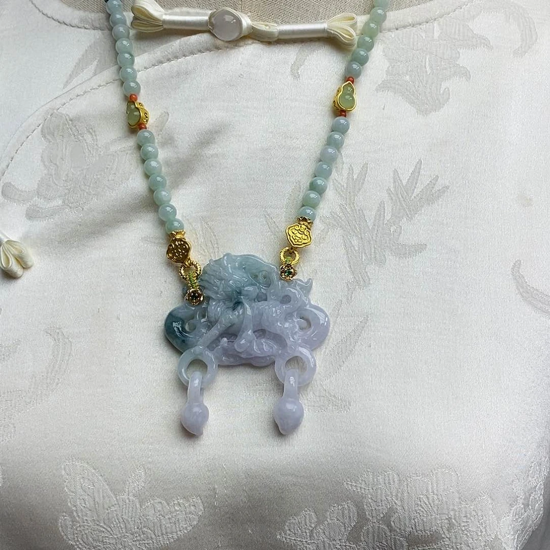 翡翠颈饰未镶嵌天然