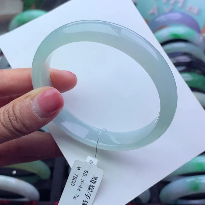 翡翠手镯未镶嵌天然翡翠手镯