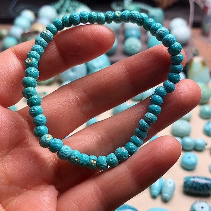 绿松石未镶嵌颈饰