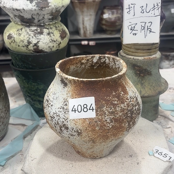 摆件高17，口11，有孔4084