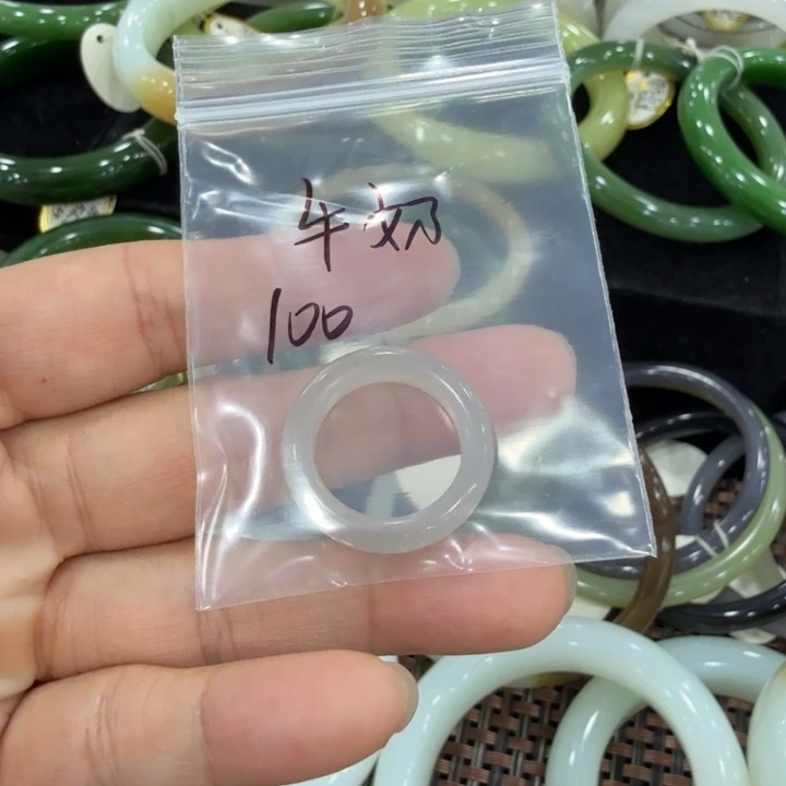 *****和田玉未镶嵌颈饰