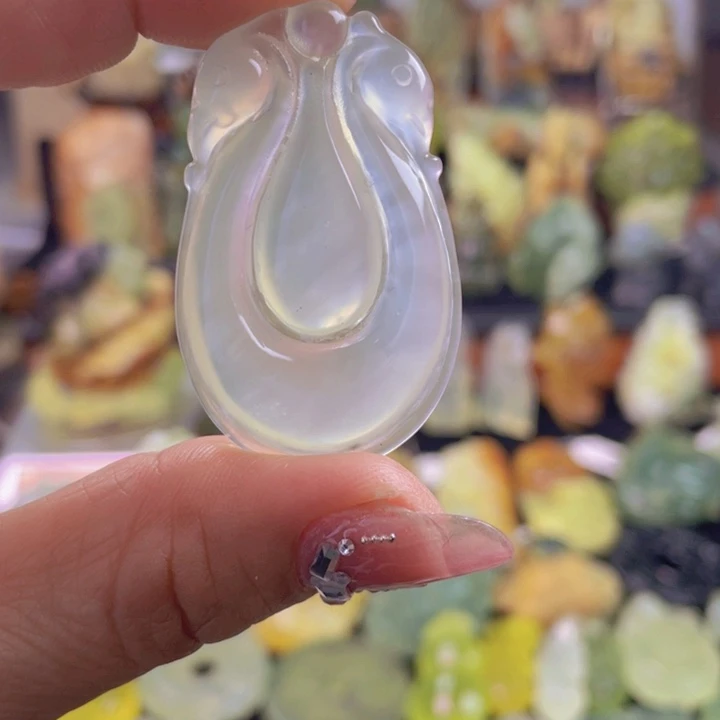 蛇纹石玉颈饰合金