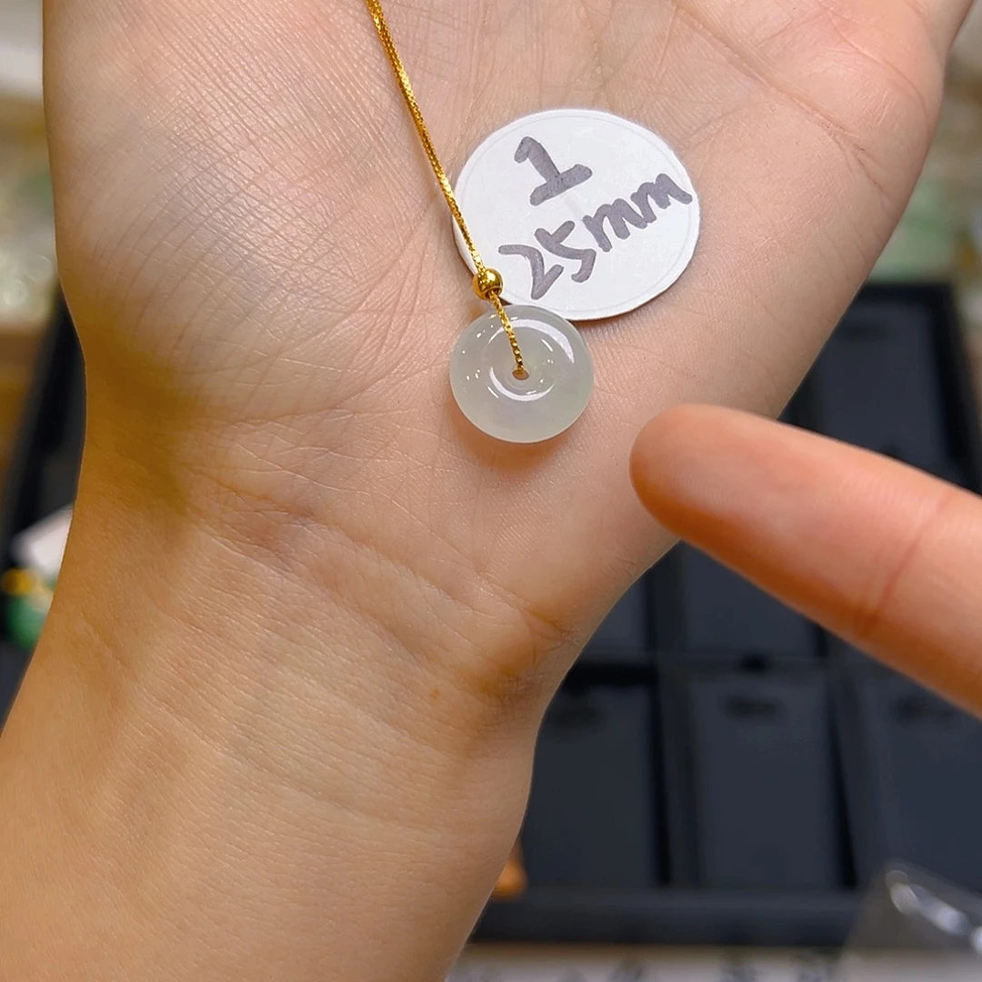 翡翠颈饰足金镶嵌翡翠