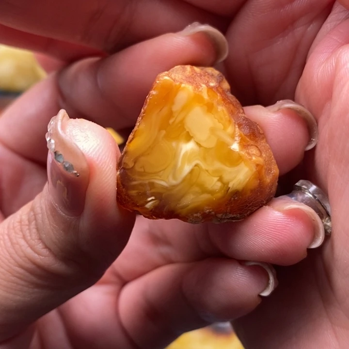 定制琥珀未镶嵌蜜蜡