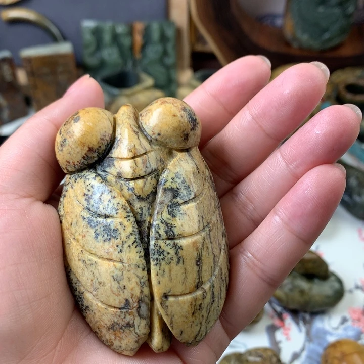透闪石质玉未镶嵌颈饰