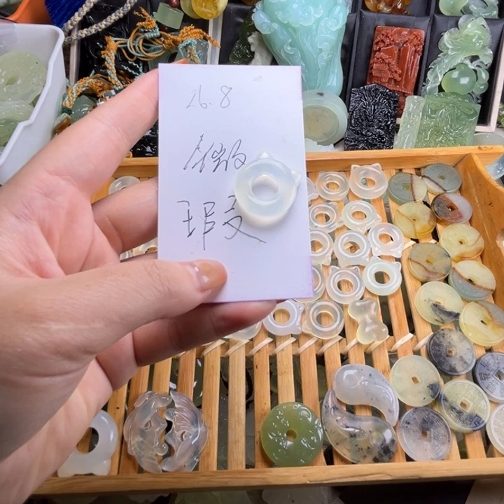 蛇纹石玉吊坠(赠链)未镶嵌爱****痕