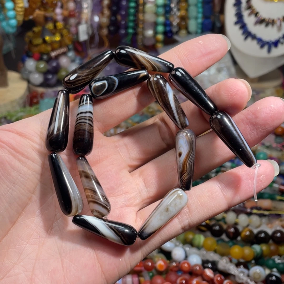 石英质玉，缠丝玛瑙水滴10×30mm，未镶嵌