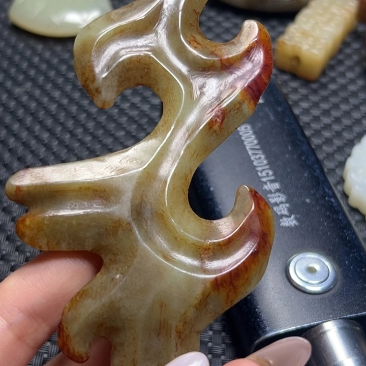 颈饰未镶嵌和田玉（青白玉）