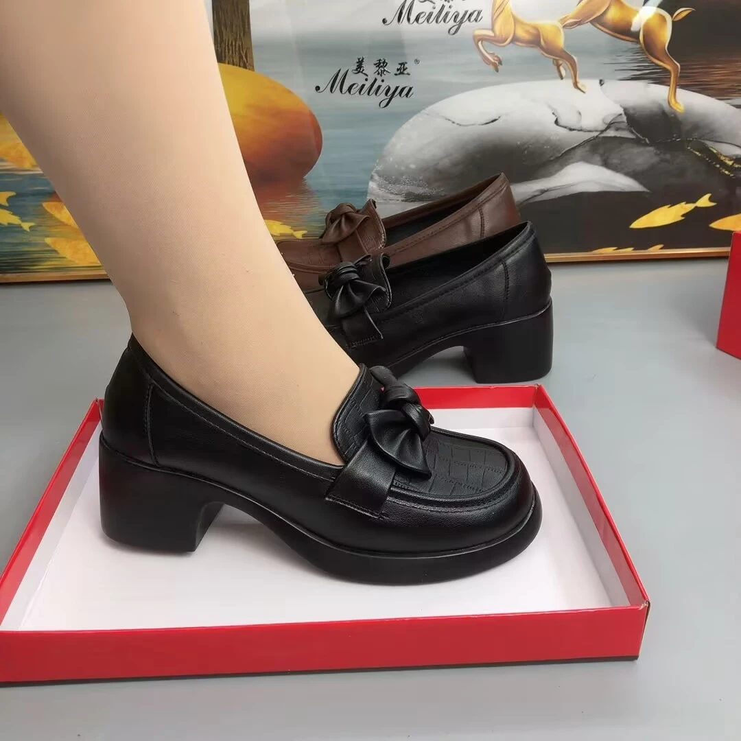 高跟乐福鞋女软皮厚底粗跟单鞋一体跟圆头英伦风新款休闲妈妈皮鞋