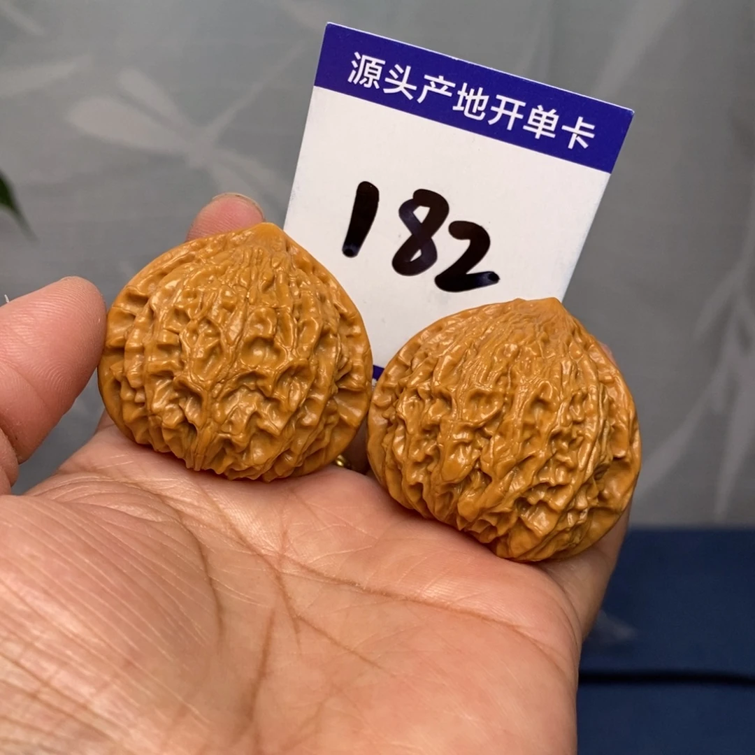 文玩核桃把件40金牛