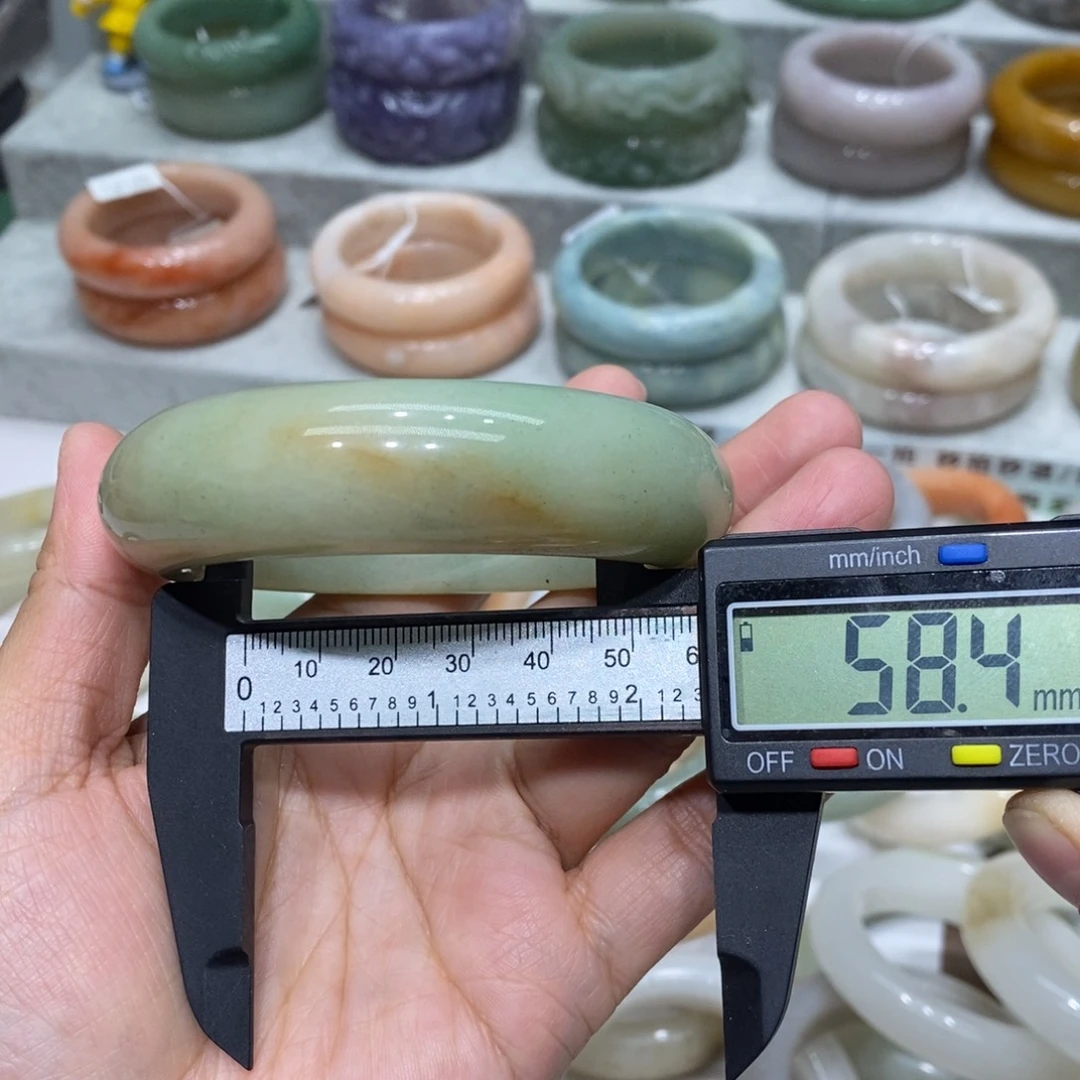 石英岩玉未镶嵌手镯